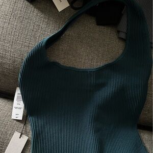 Aritzia babaton opal halter neck sculpt knit top in herbage green size xs. NWT